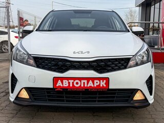 2021 Kia Rio IV Рестайлинг, белый, 1399000 рублей, вид 2