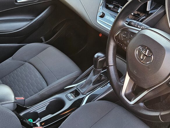 2018 Toyota Corolla Sport XII (E210), белый, 1700000 рублей - вид 14
