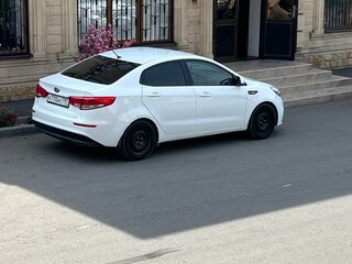 2016 Kia Rio III Рестайлинг, белый, 670000 рублей, вид 4