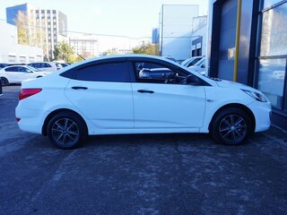 2013 Hyundai Solaris I, белый, 670000 рублей, вид 4
