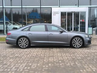 2021 Audi A8 Long 60 TFSI IV (D5), серый, 5800000 рублей, вид 2