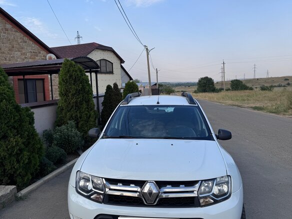 2017 Renault Duster I Рестайлинг, белый, 900000 рублей