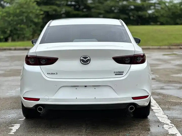 2022 Mazda 3 Axela IV (BP), белый, 1437000 рублей - вид 4