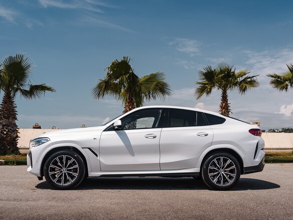 2020 BMW X6 40i III (G06), белый, 7499900 рублей - вид 27