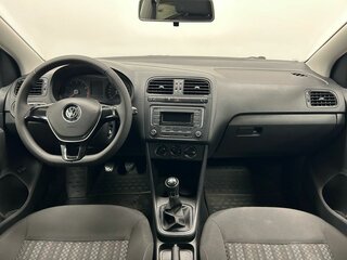 2017 Volkswagen Polo V Рестайлинг, коричневый, 950000 рублей, вид 4