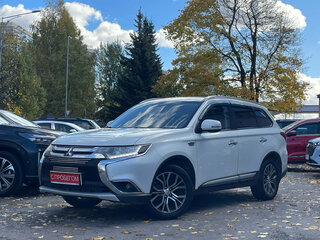 2015 Mitsubishi Outlander III Рестайлинг 2, белый, 1699000 рублей, вид 2