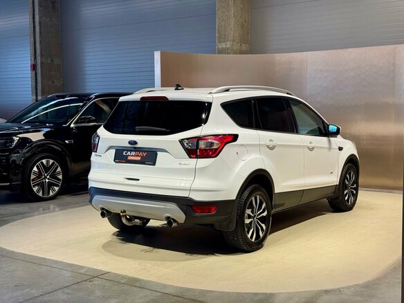 2017 Ford Kuga II Рестайлинг, белый, 1630000 рублей - вид 8