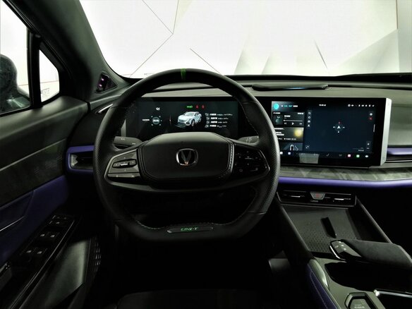 2023 Changan UNI-T I Рестайлинг, белый - вид 18