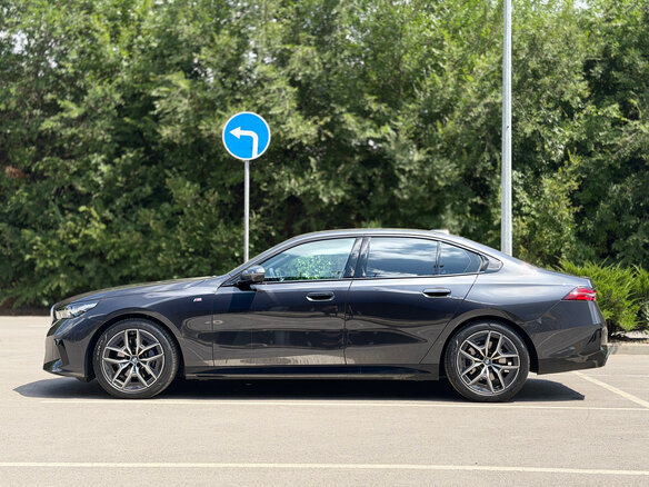 2024 BMW 5 серии 523d VIII (G60/G61/G68), серый - вид 8