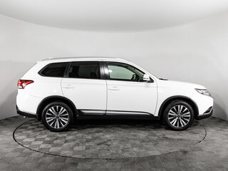 2019 Mitsubishi Outlander III Рестайлинг 3, белый, 1999000 рублей, вид 4