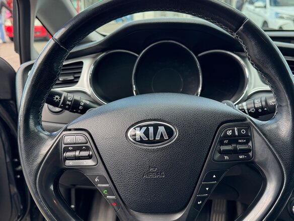 2017 Kia Ceed II Рестайлинг, чёрный, 1430000 рублей - вид 18