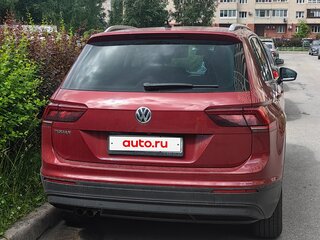 2019 Volkswagen Tiguan II, красный, 2400000 рублей, вид 2