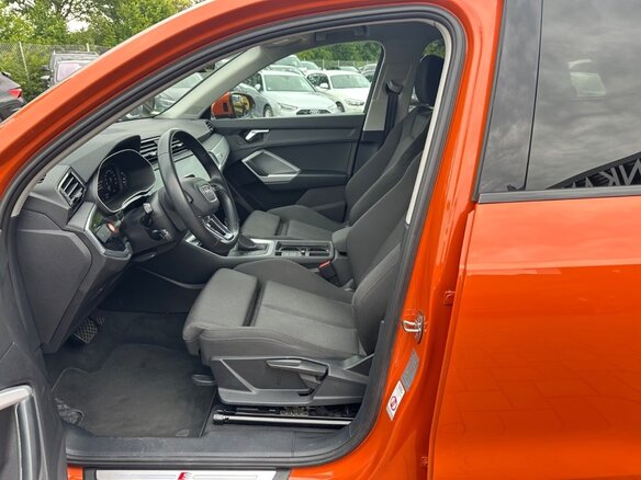 2022 Audi Q3 35 TFSI II (F3), оранжевый, 2790000 рублей - вид 12