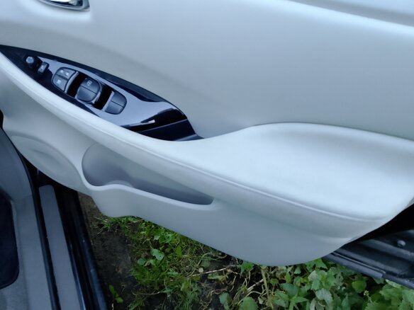 2015 Nissan Leaf 30kWh I (ZE0/AZE0), чёрный, 1100000 рублей - вид 9