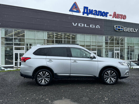 2019 Mitsubishi Outlander III Рестайлинг 3, серебристый, 1920000 рублей - вид 7