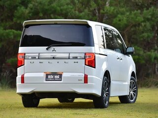 2023 Mitsubishi Delica D:5 I Рестайлинг, белый, 2700000 рублей, вид 4