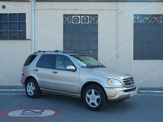 2002 Mercedes-Benz M-Класс 500 I (W163) Рестайлинг, золотистый, 1300000 рублей, вид 3