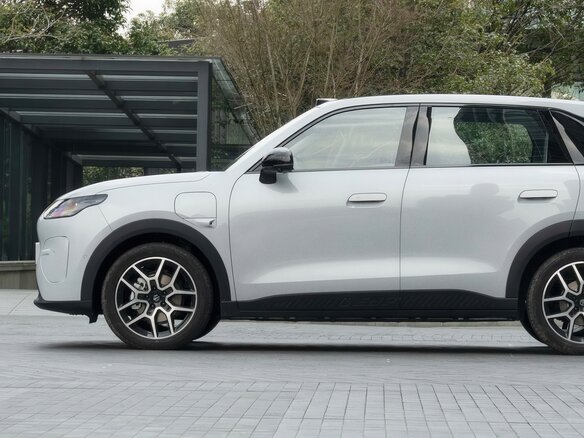 2026 Leapmotor A10 53 kWh, серебристый, 2432000 рублей - вид 26