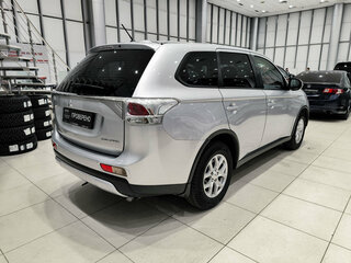 2014 Mitsubishi Outlander III Рестайлинг, серый, 1590000 рублей, вид 5