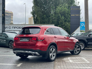 2019 Mercedes-Benz GLC 200 I (X253) Рестайлинг, красный, 3399000 рублей, вид 4