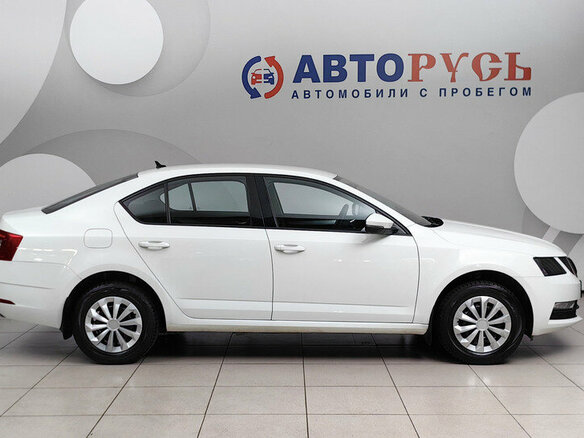 2020 Skoda Octavia III (A7) Рестайлинг, белый, 1840000 рублей - вид 5