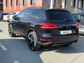 2011 Volkswagen Touareg II, чёрный, 1450000 рублей, вид 4