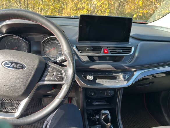 2023 JAC JS3, красный, 1300000 рублей - вид 6