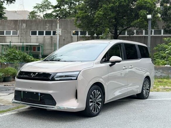 2026 Wuling Starlight 730, серебристый, 2065000 рублей