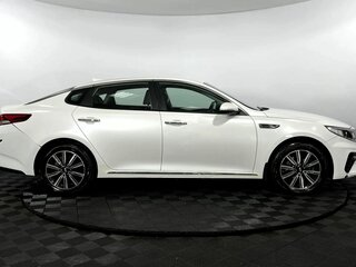 2019 Kia Optima IV Рестайлинг, белый, 1660000 рублей, вид 5