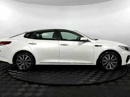 2019 Kia Optima IV Рестайлинг, белый, 1570000 рублей, вид 5