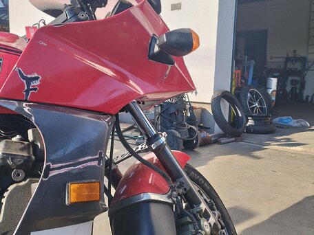 1985 Kawasaki GPZ 900, красный, 385000 рублей, вид 2