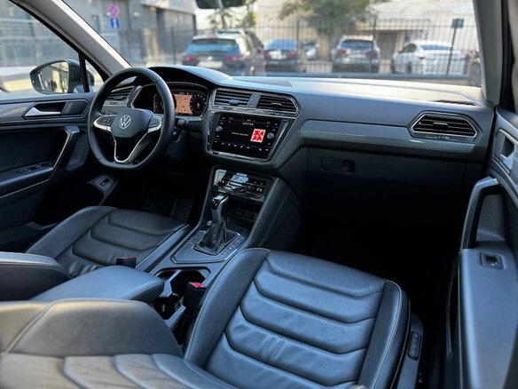 2022 Volkswagen Tiguan II Рестайлинг, чёрный, 2425000 рублей - вид 8