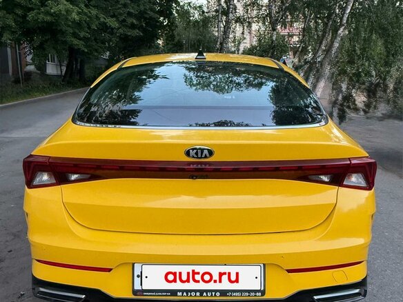 2021 Kia K5 III, жёлтый, 2399999 рублей - вид 5