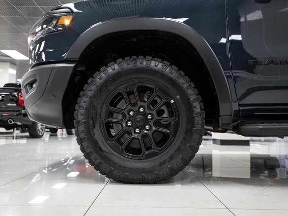 2025 Ram 1500 Crew Cab V Рестайлинг, синий, 8490000 рублей - вид 3