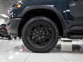 2025 Ram 1500 Crew Cab V Рестайлинг, синий, 8490000 рублей - вид 3