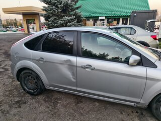 2011 Ford Focus II Рестайлинг, серебристый, 370000 рублей, вид 3