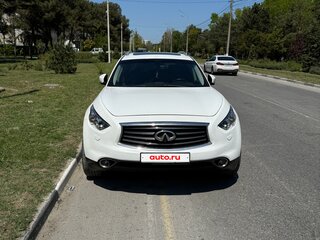 2011 Infiniti FX37 II (S51) Рестайлинг, белый, 1520000 рублей, вид 3