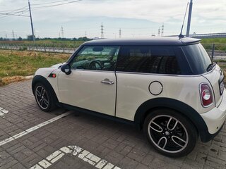 2012 Mini Hatch One II (R56) Рестайлинг, белый, 1100000 рублей, вид 4
