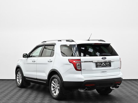 2015 Ford Explorer V, белый, 1749000 рублей, вид 4