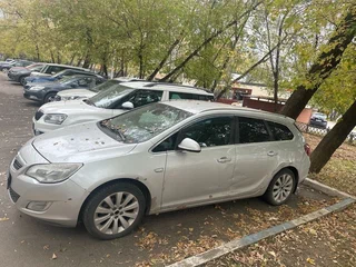 2011 Opel Astra J, серебристый, 550000 рублей, вид 2