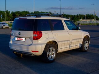 2015 Skoda Yeti I Рестайлинг, белый, 880000 рублей, вид 4