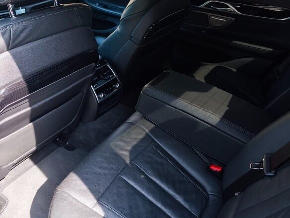 2021 BMW 7 серии 730i VI (G11/G12) Рестайлинг, серый, 5500000 рублей - вид 9