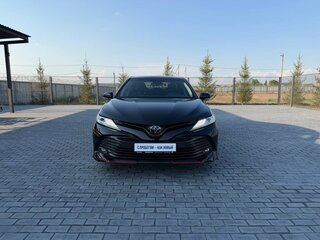 2020 Toyota Camry VIII (XV70), чёрный, 3240000 рублей, вид 2