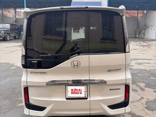 2018 Honda Stepwgn Spada V Рестайлинг, белый, 2450000 рублей, вид 3
