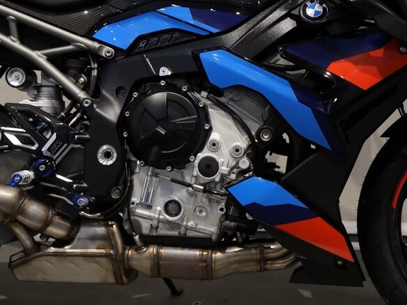 2026 BMW M 1000 R, чёрный - вид 6