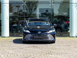 2020 Toyota Camry VIII (XV70), чёрный, 2085000 рублей, вид 2