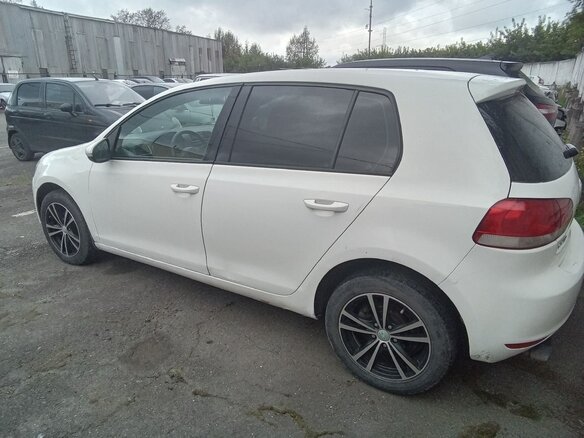 2010 Volkswagen Golf VI, белый - вид 4