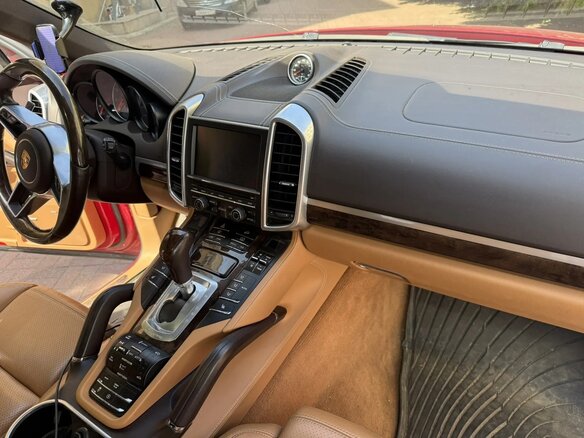 2016 Porsche Cayenne S II Рестайлинг (958), красный, 3121000 рублей - вид 11