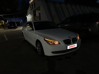 2008 BMW 5 серии 530xi V (E60/E61) Рестайлинг, белый, 1290000 рублей, вид 5