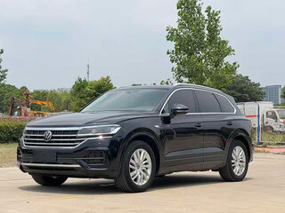 2022 Volkswagen Touareg III, чёрный, 5053839 рублей, вид 1